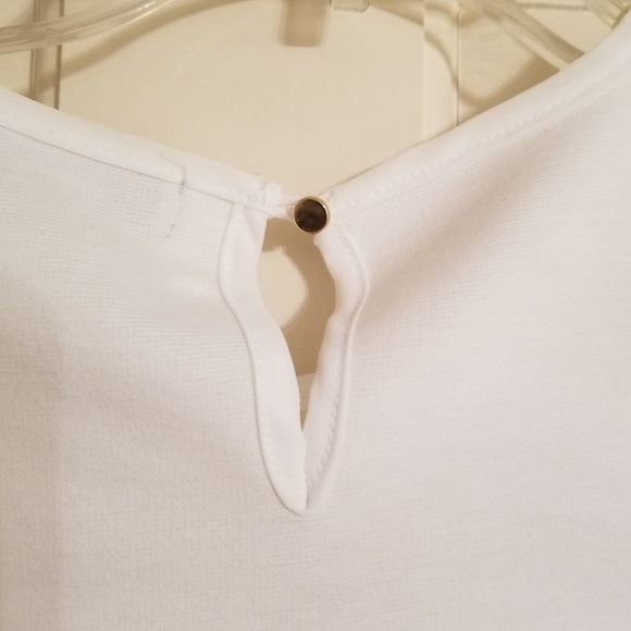 Medium sleeveless white shirt - Picture 3 of 6